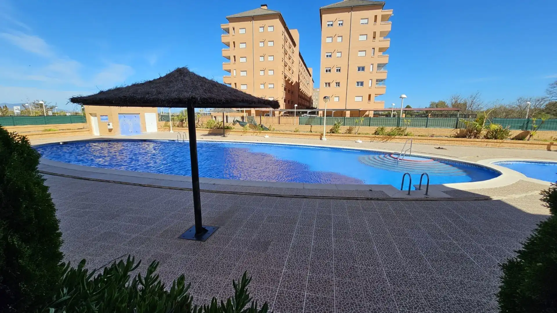 Piscina de Apartament en venda en Cabanes amb Aire condicionat, Calefacció i Terrassa