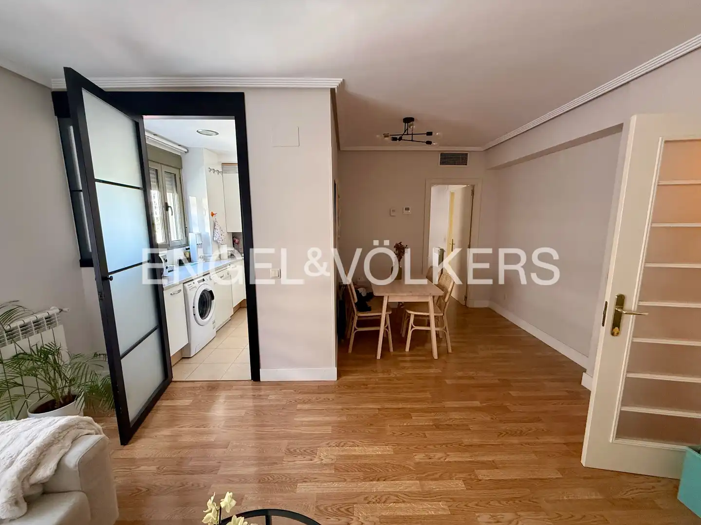 Vista exterior de Piso de alquiler en Madrid con Calefacción, Parquet y Piscina