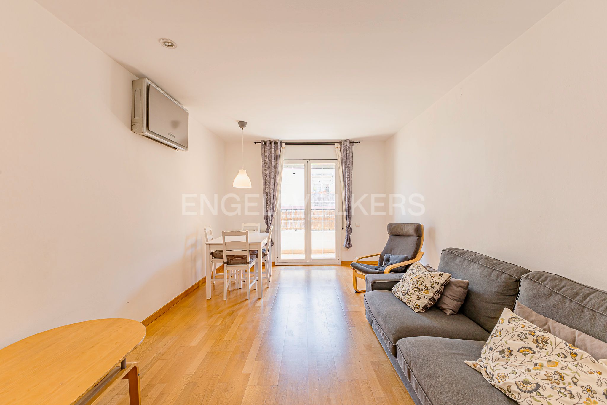 Living room of Apartment for sale in Sant Just Desvern  with Air Conditioner, Heating and Parquet flooring