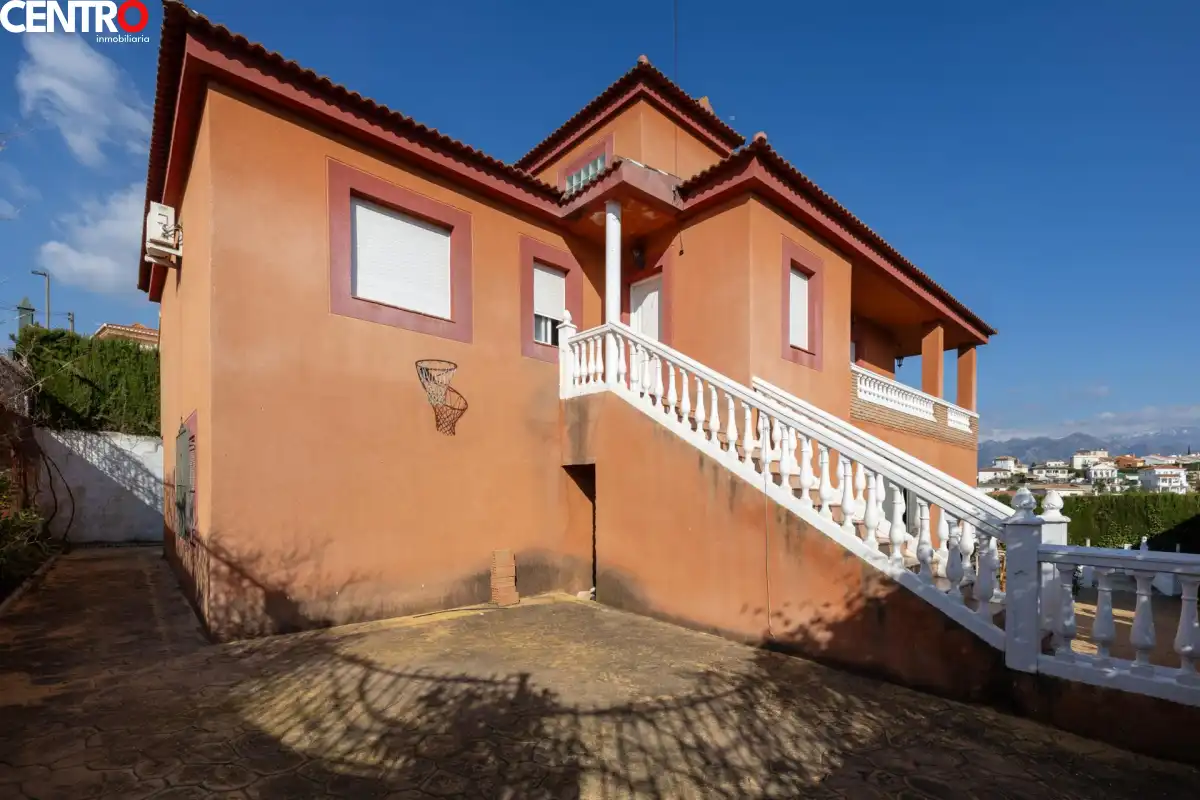 Vista exterior de Piso en venta en Villa de Otura con Aire acondicionado, Calefacción y Terraza