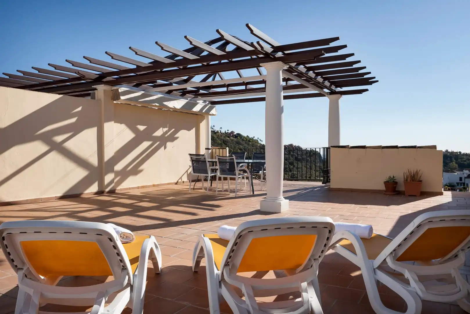 Terrasse von Maisonette zur Miete in Benahavís mit Klimaanlage, Heizung und Privatgarten