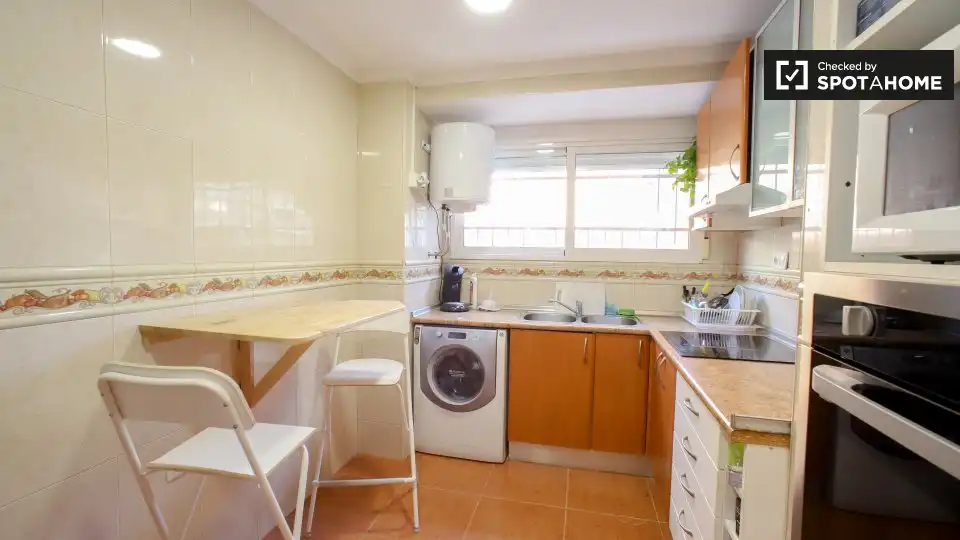 Cocina de Piso de alquiler en Valencia con Aire acondicionado, Calefacción y Amueblado