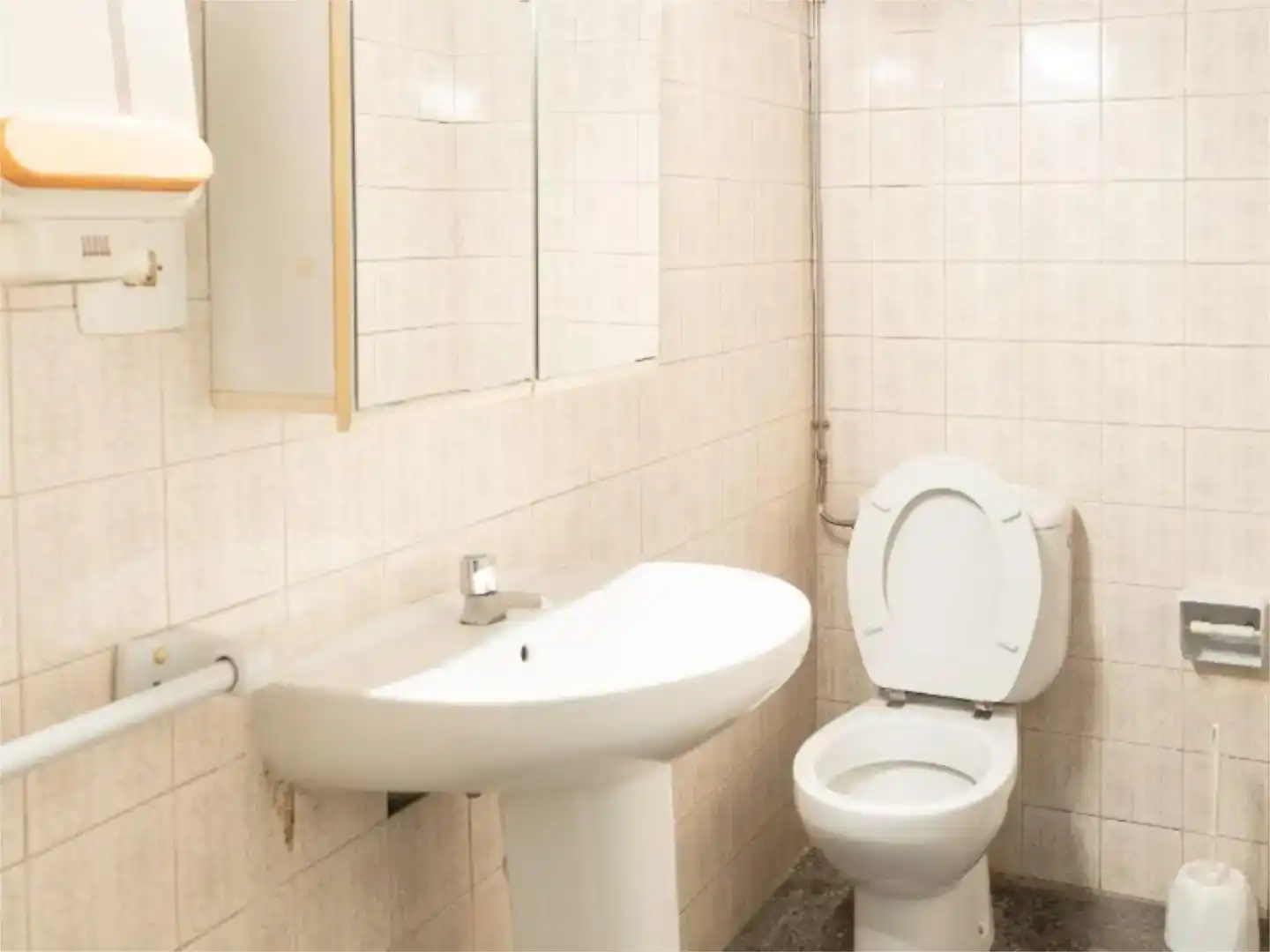 Bathroom of Commercial properties for rent in Gandia