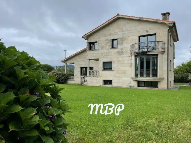 Vista exterior de Casa o xalet en venda en Pontevedra Capital  amb Moblat