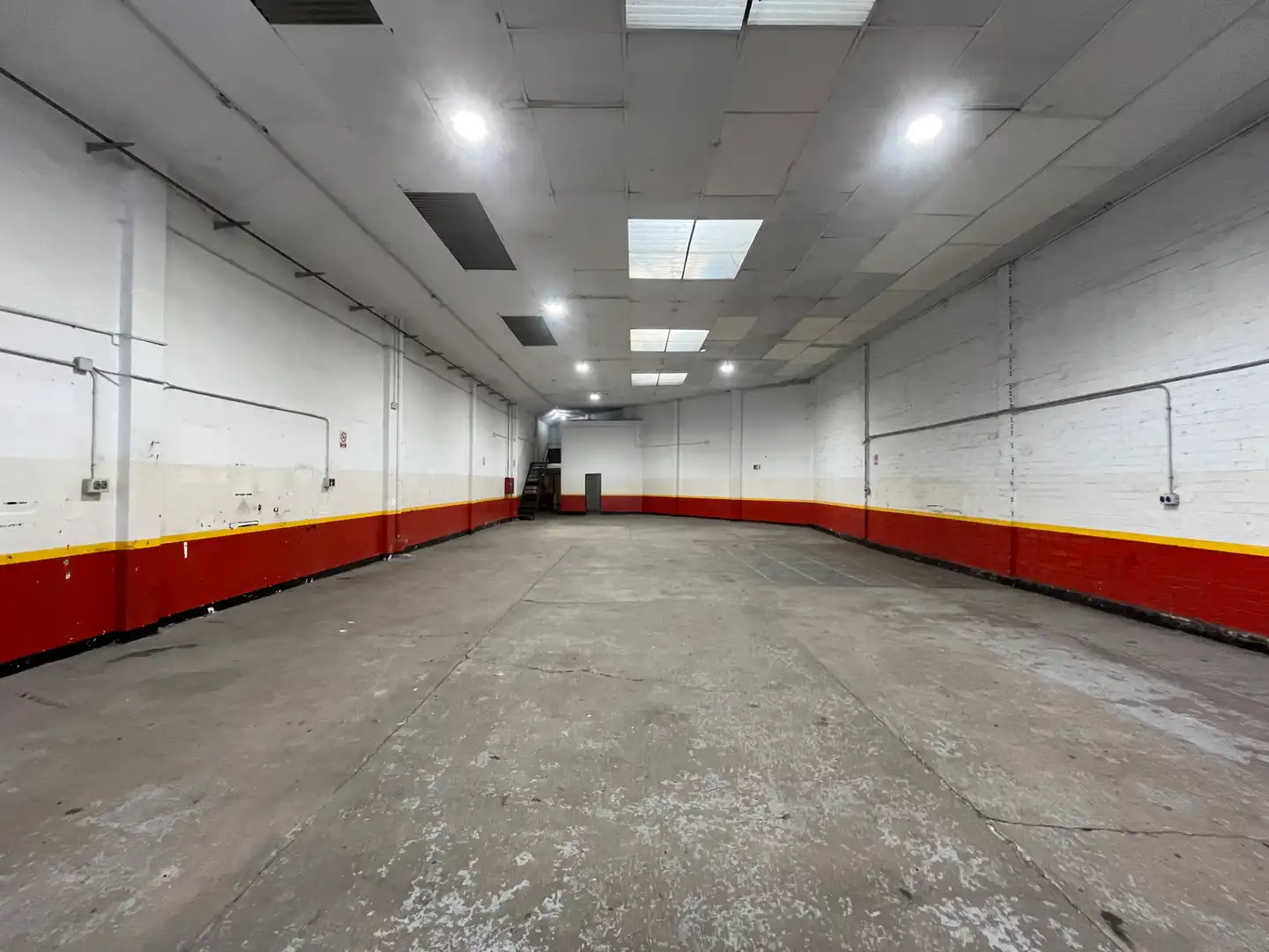 Nave industrial de alquiler en Girona con Alarma