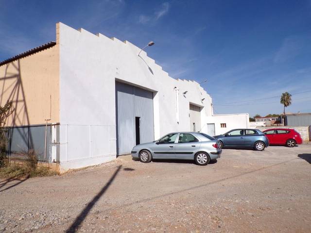 Nave industrial en Venta en Ensanche - Parque Santa Rosa