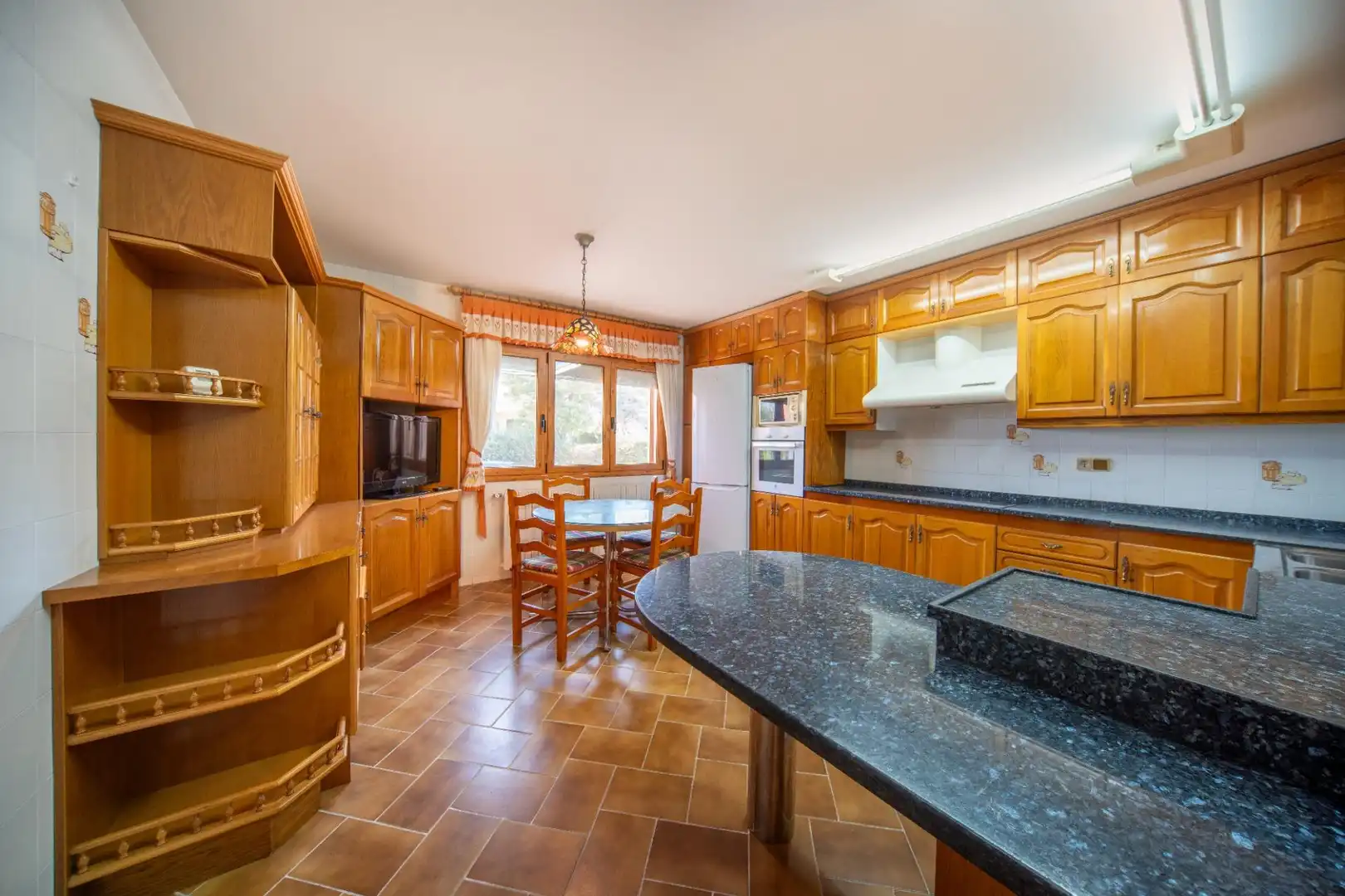 Cuina de Casa o xalet en venda en Calaf amb Calefacció, Terrassa i Moblat