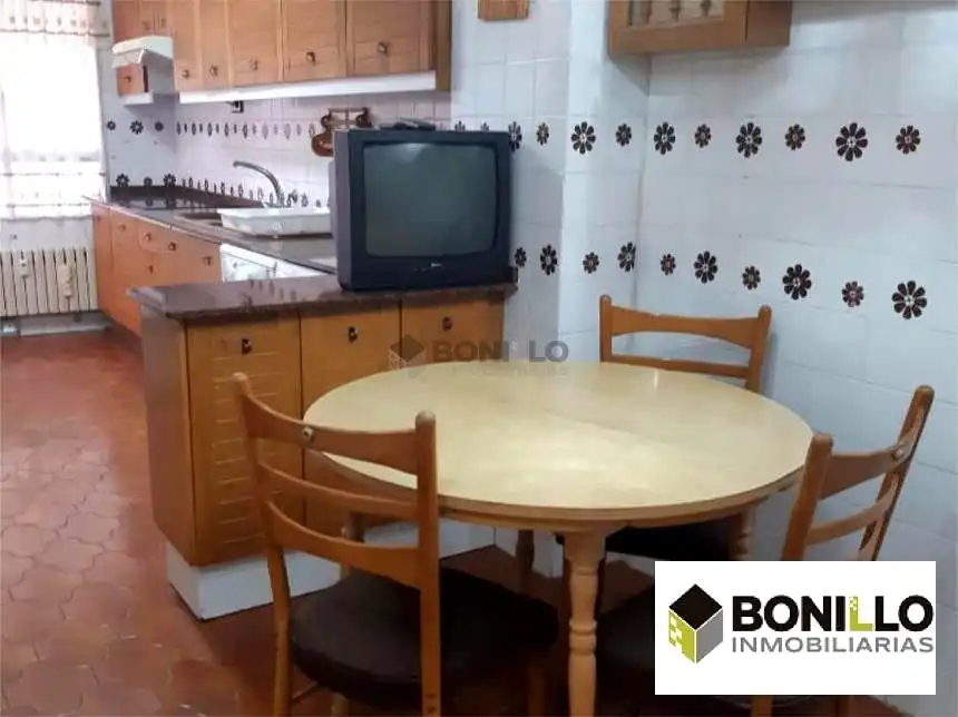 Küche von Wohnung zur Miete in Teruel mit Heizung, Terrasse und Abstellraum