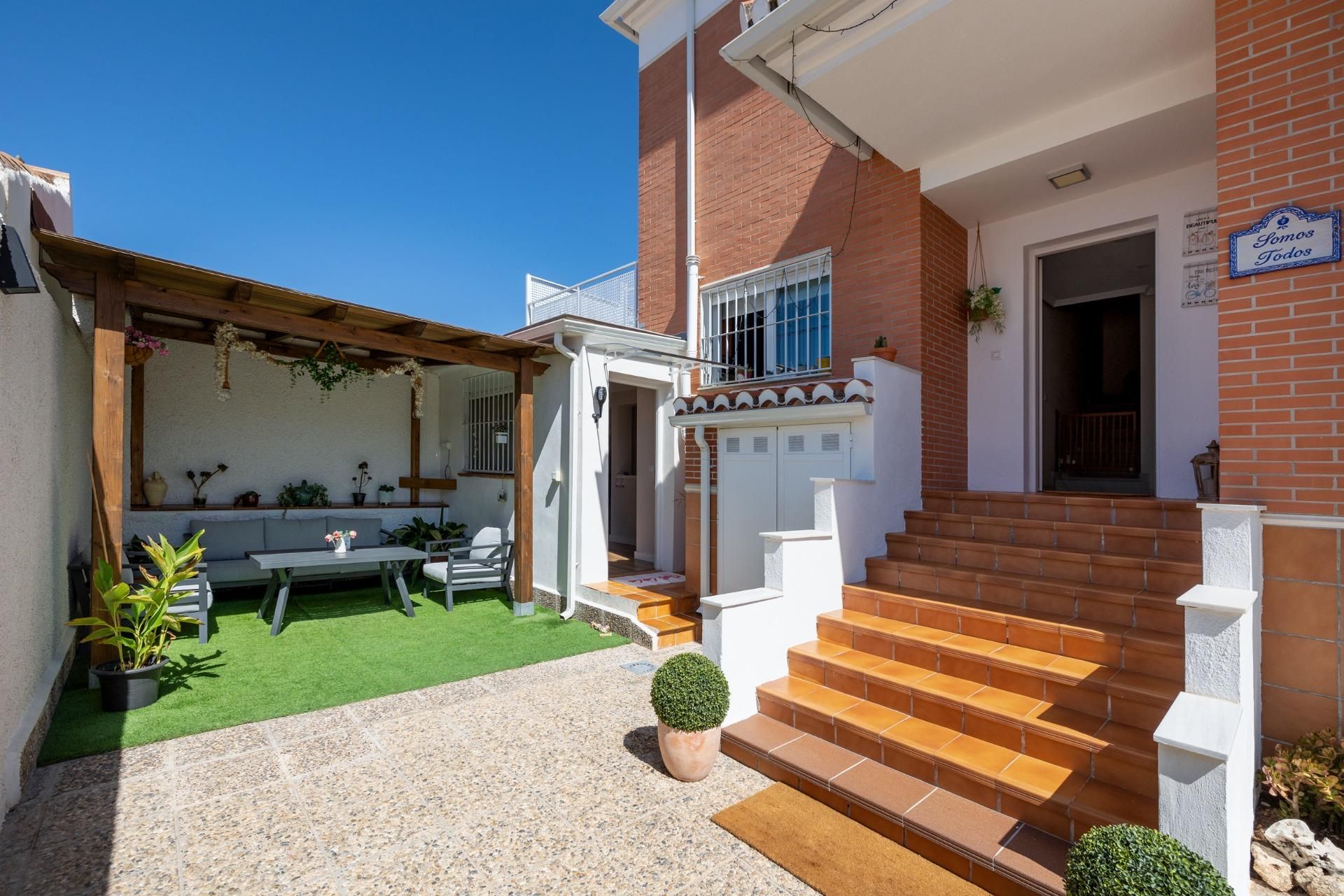 Terrassa de Casa adosada en venda en Albolote amb Aire condicionat, Calefacció i Jardí privat