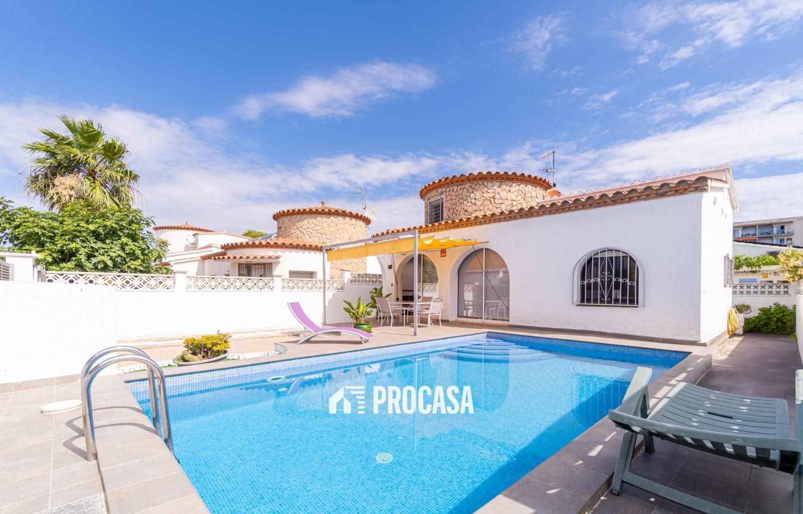 Swimming pool of House or chalet for sale in Roses  with Air Conditioner, Heating and Swimming Pool