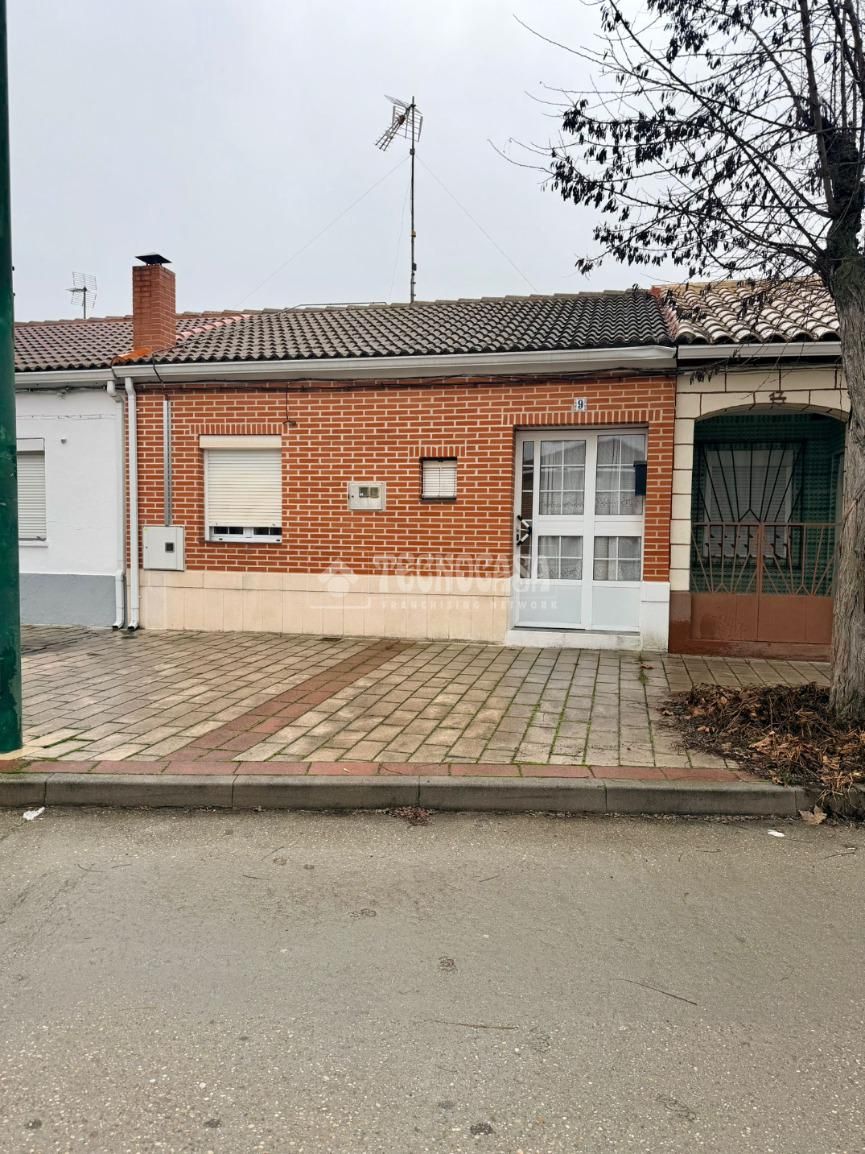 Vista exterior de Casa adosada en venda en Valladolid Capital amb Calefacció