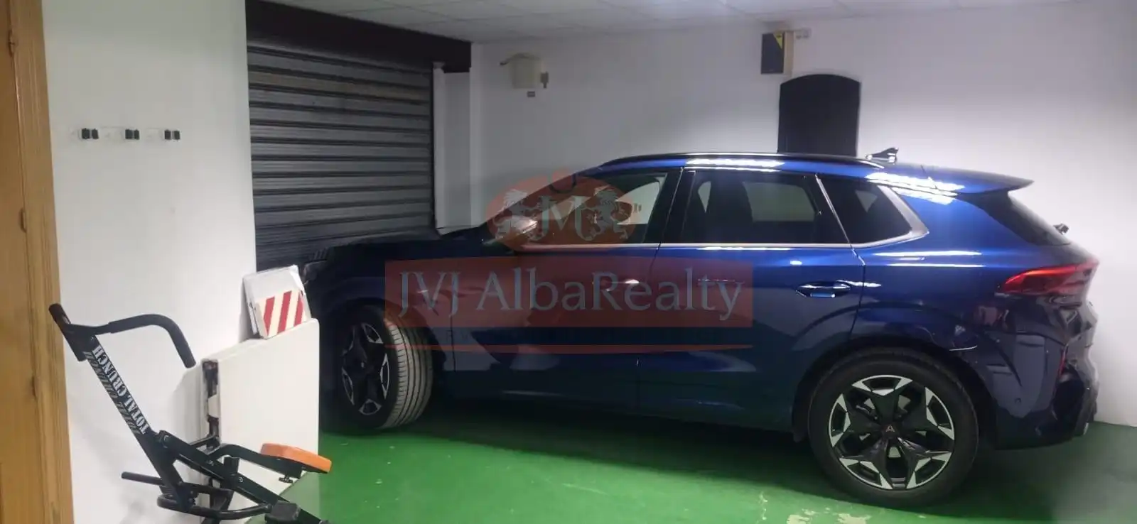 Parking de Casa adosada en venta en Albacete con Aire acondicionado, Calefacción y Jardín privado