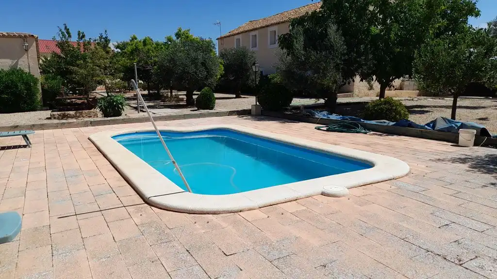 Piscina de Finca rústica en venta en Munera