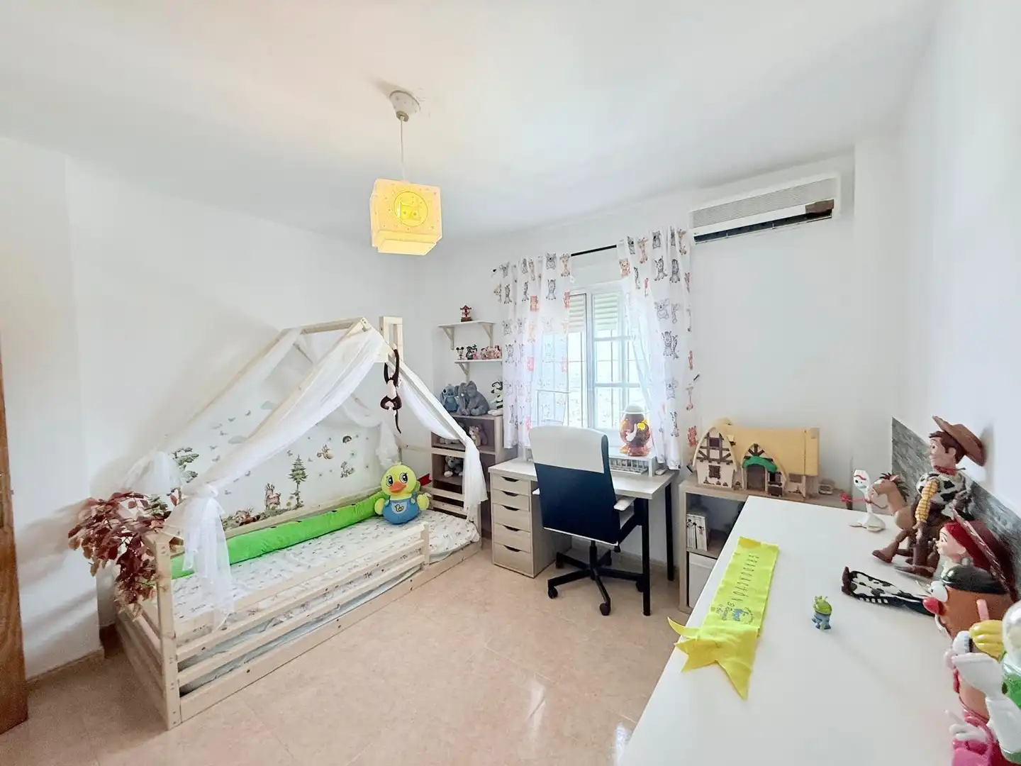 Casa aparellada amb jardí en venda a Calle QUITAPENAS, imagen 11