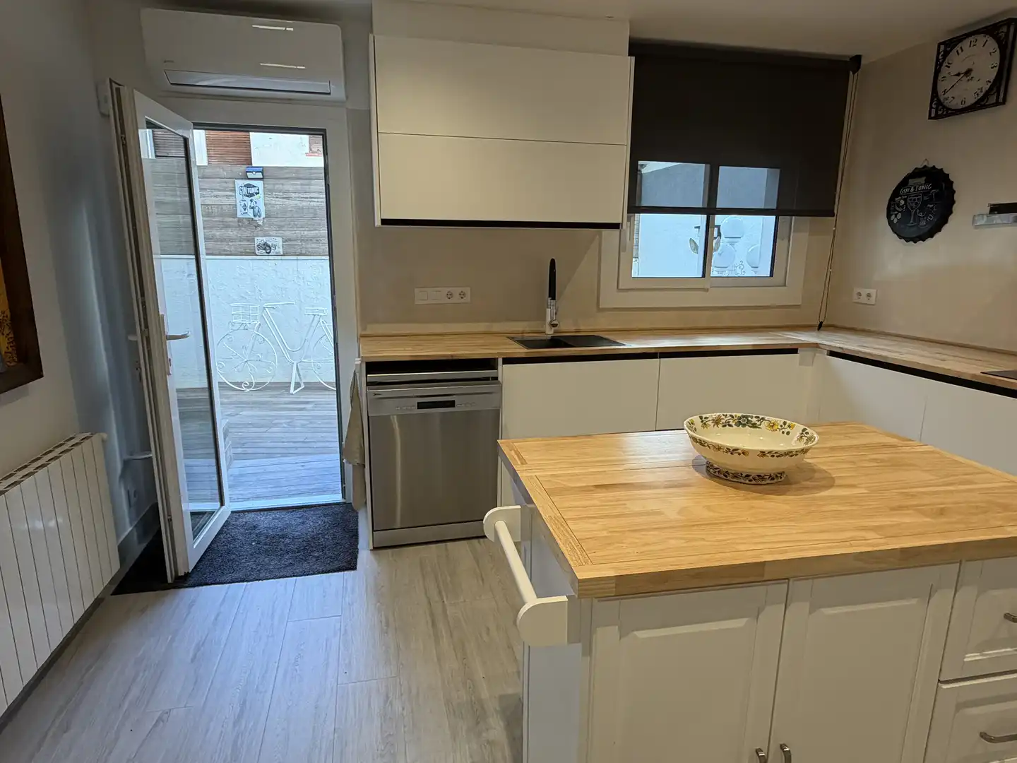 Cocina de Apartamento de alquiler en Palamós con Calefacción, TV y Alarma