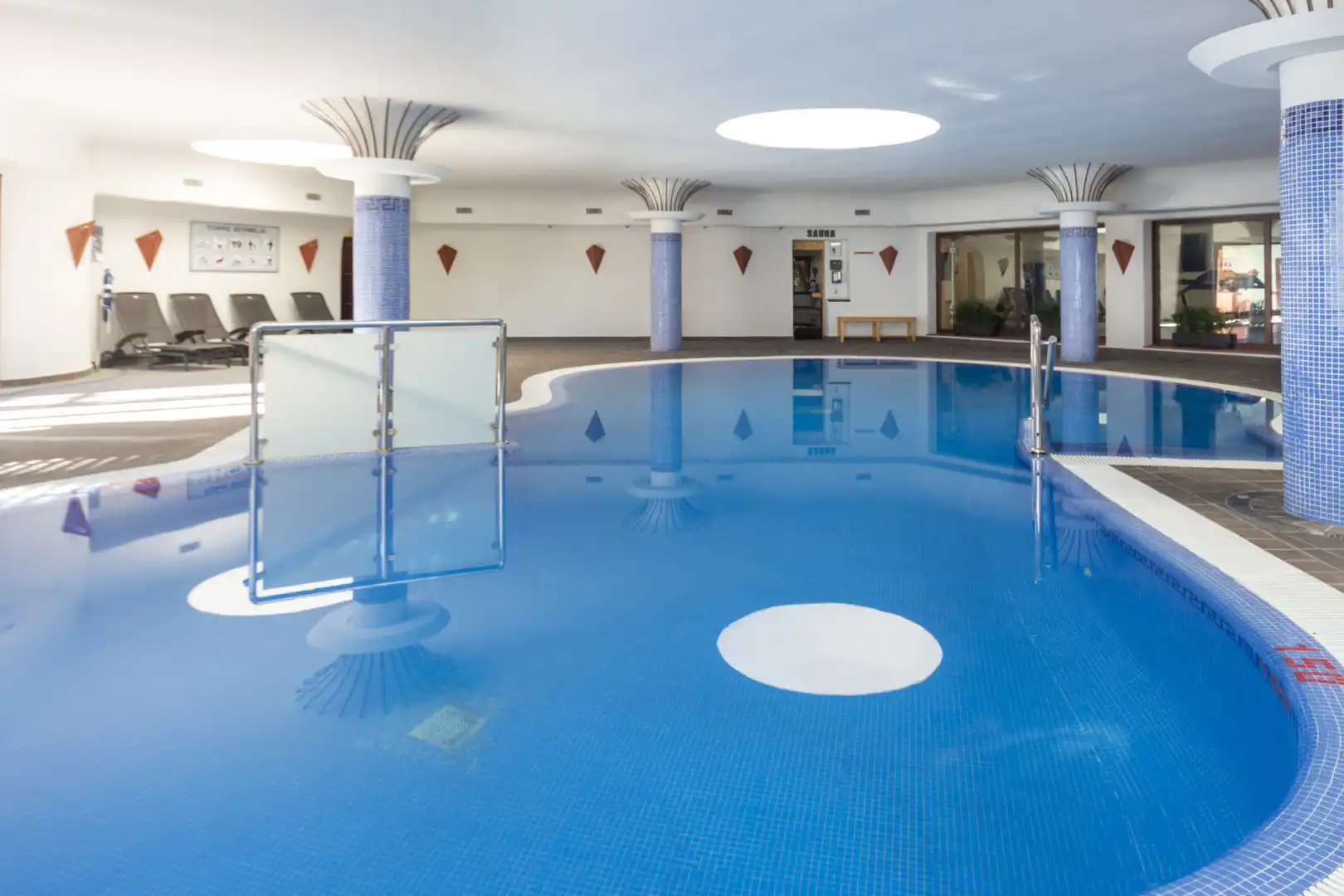 Schwimmbecken von Maisonette zum Verkauf in Estepona mit Klimaanlage, Terrasse und Schwimmbad