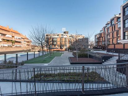 Außenansicht von Wohnung zum verkauf in  Madrid Capital mit Klimaanlage, Terrasse und Schwimmbad