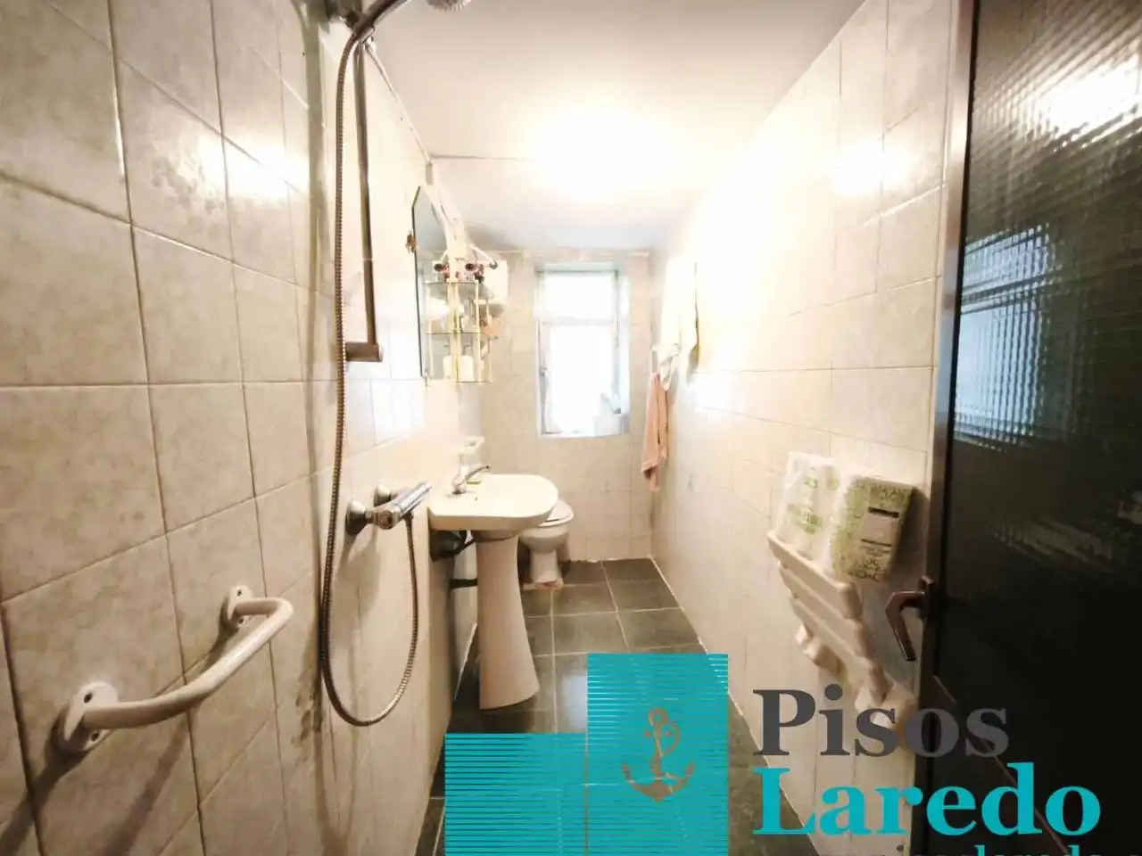 Bathroom of Detached homes for sale in Rasines  with Heating, Private garden and Parquet flooring