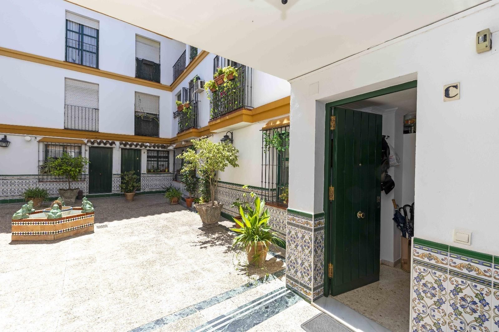 Exterior view of House or chalet for sale in  Sevilla Capital  with Balcony