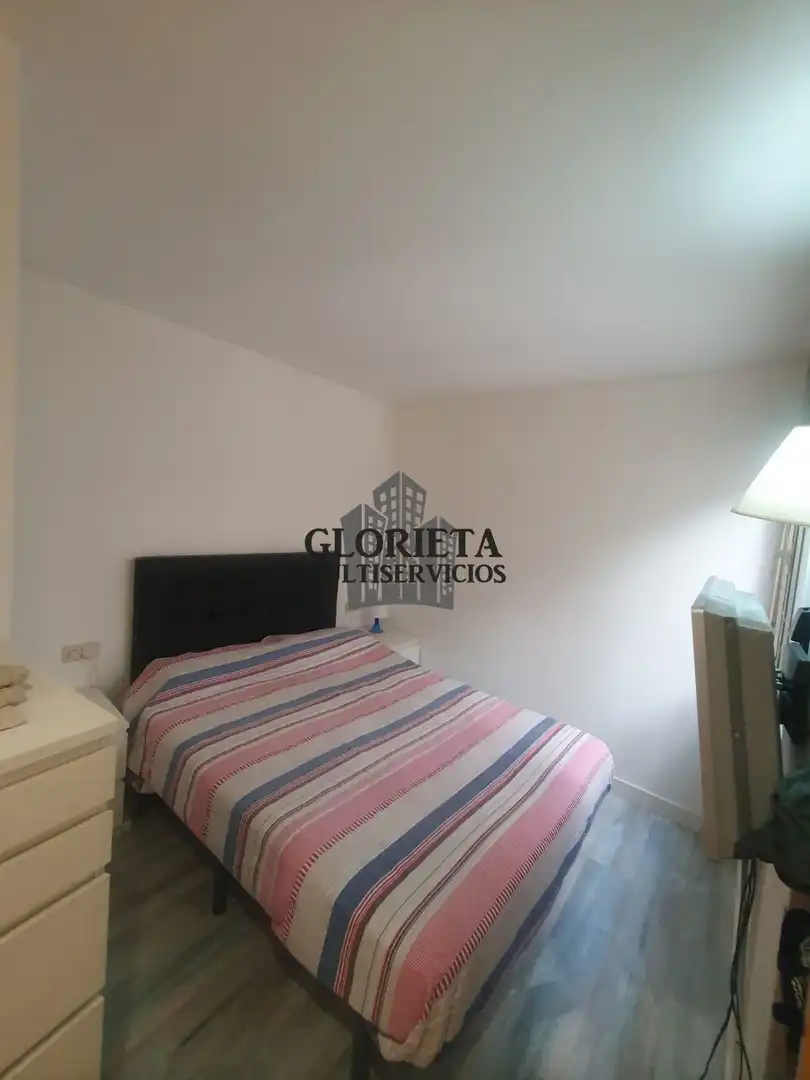Habitación de Piso en venta en Vigo  con Calefacción, Trastero y Amueblado