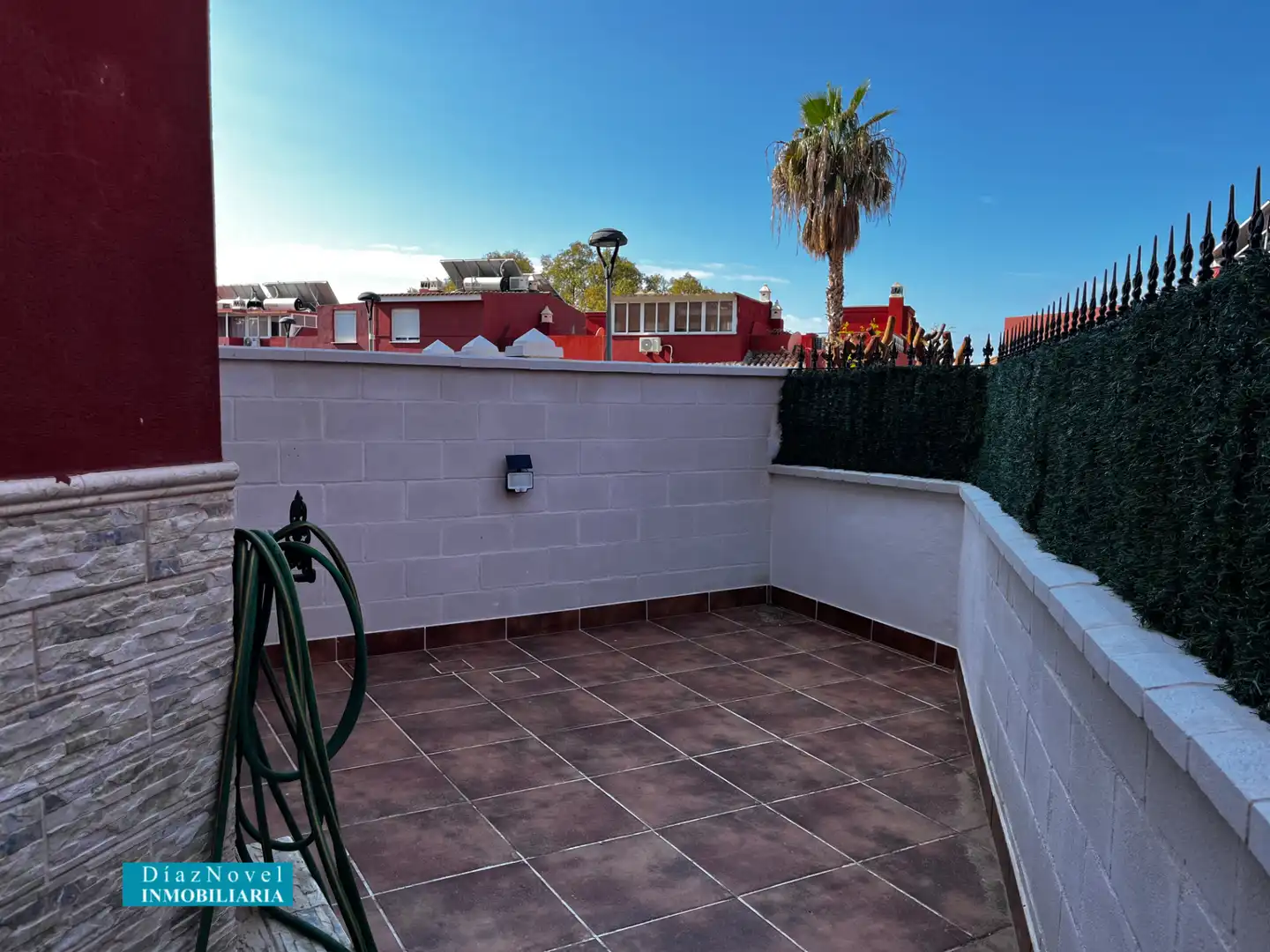Terrasse von Einfamilien-Reihenhaus zum Verkauf in Vélez-Málaga mit Klimaanlage, Heizung und Parkett