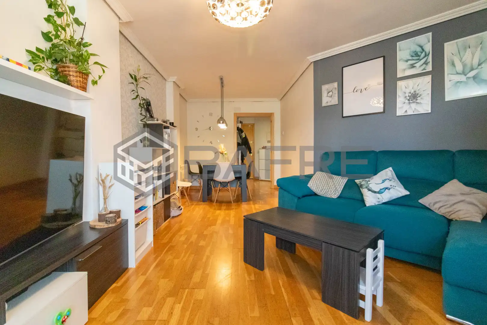 Living room of Flat for sale in Madrid  with Air Conditioner, Heating and Parquet flooring