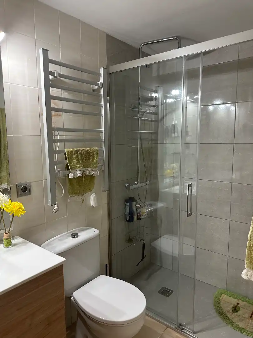 Baño de Planta baja en venta en L'Escala con Calefacción, Terraza y Amueblado