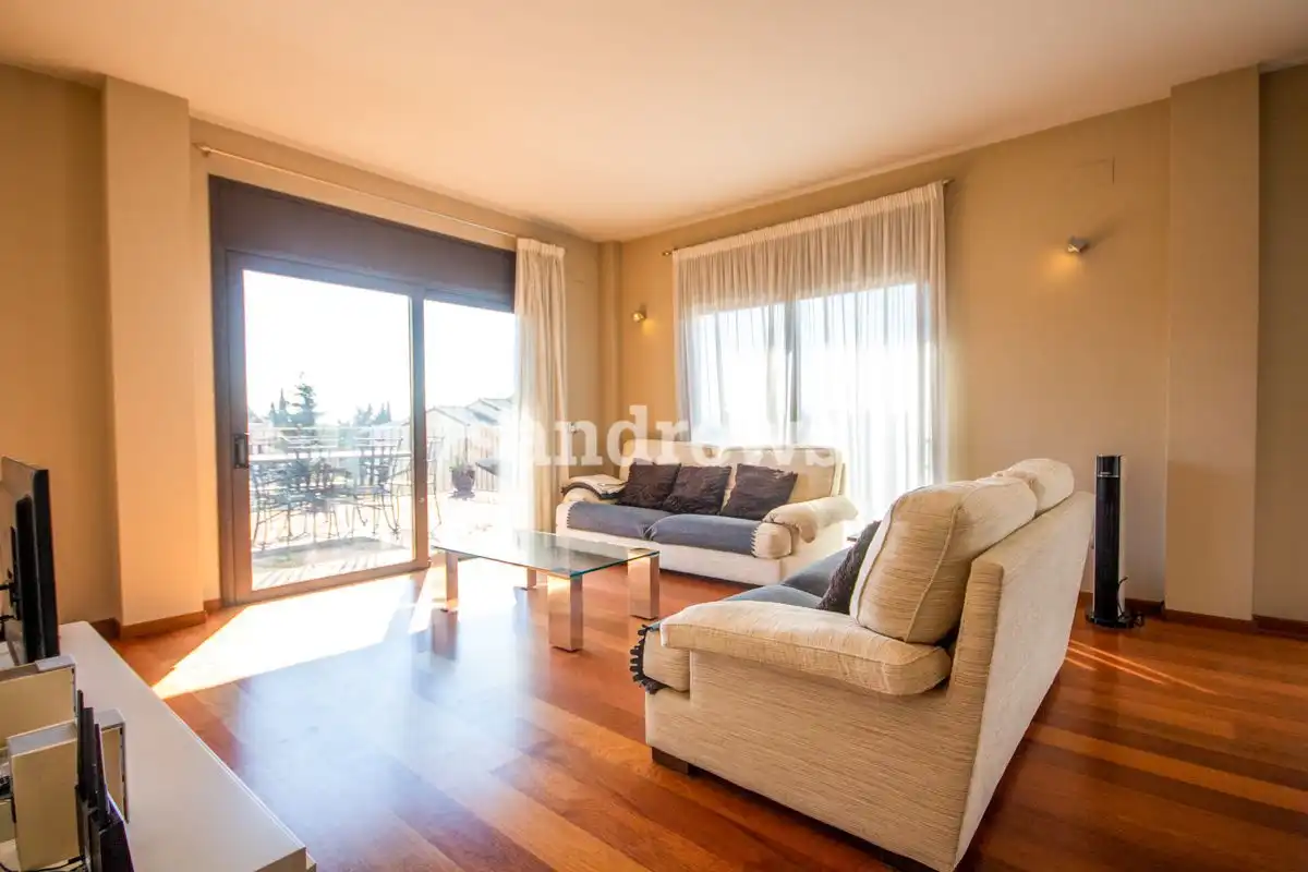 Sala de estar de Casa adosada en venta en Vilafant con Aire acondicionado, Calefacción y Jardín privado