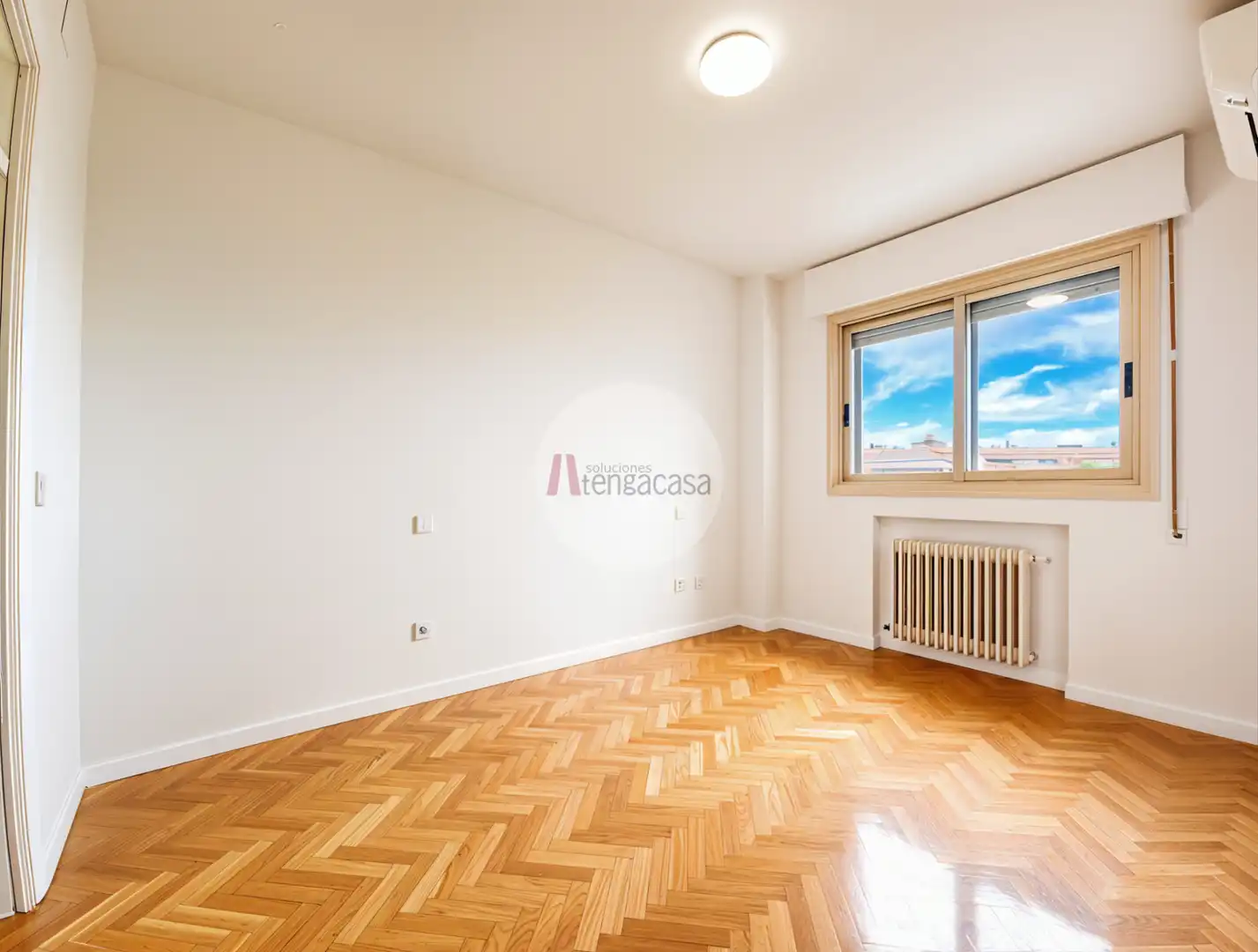 Bedroom of Attic for rent in Pozuelo de Alarcón  with Air Conditioner, Heating and Parquet flooring