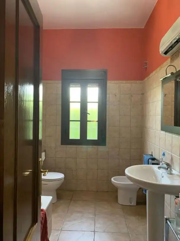 Bany de Casa o xalet en venda en Hinojos amb Aire condicionat, Calefacció i Jardí privat