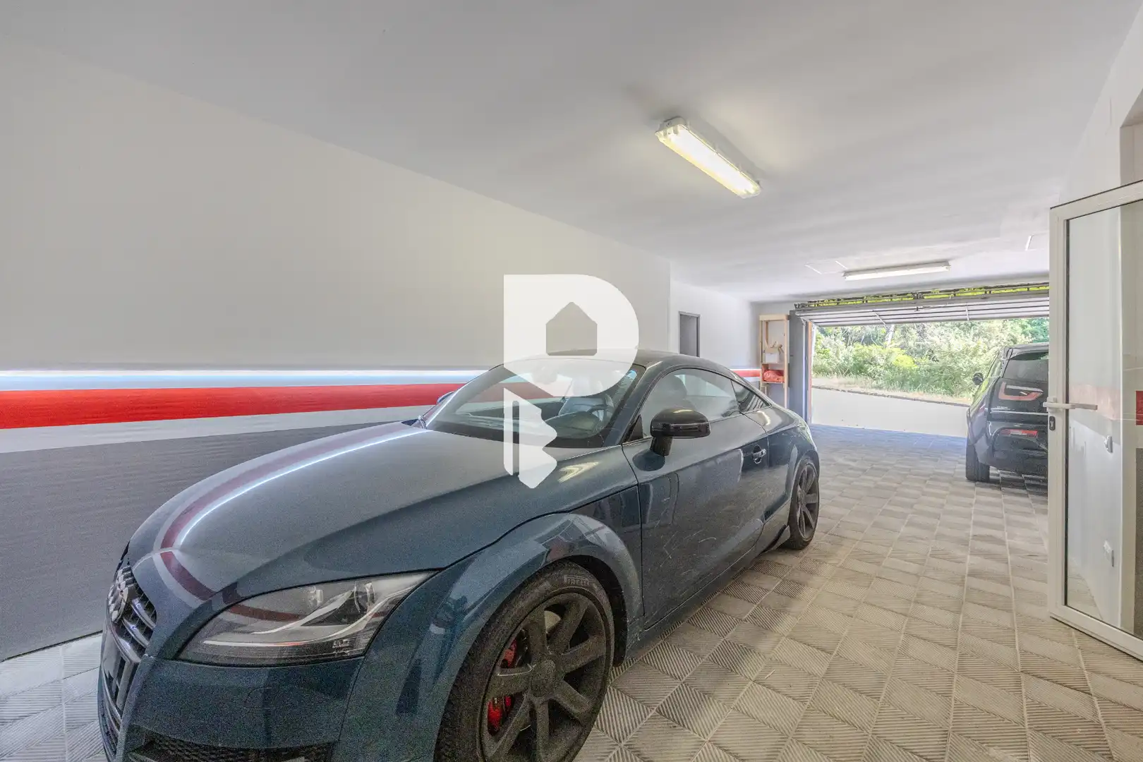 Parking de Casa o chalet en venta en Vallirana con Aire acondicionado, Calefacción y Jardín privado