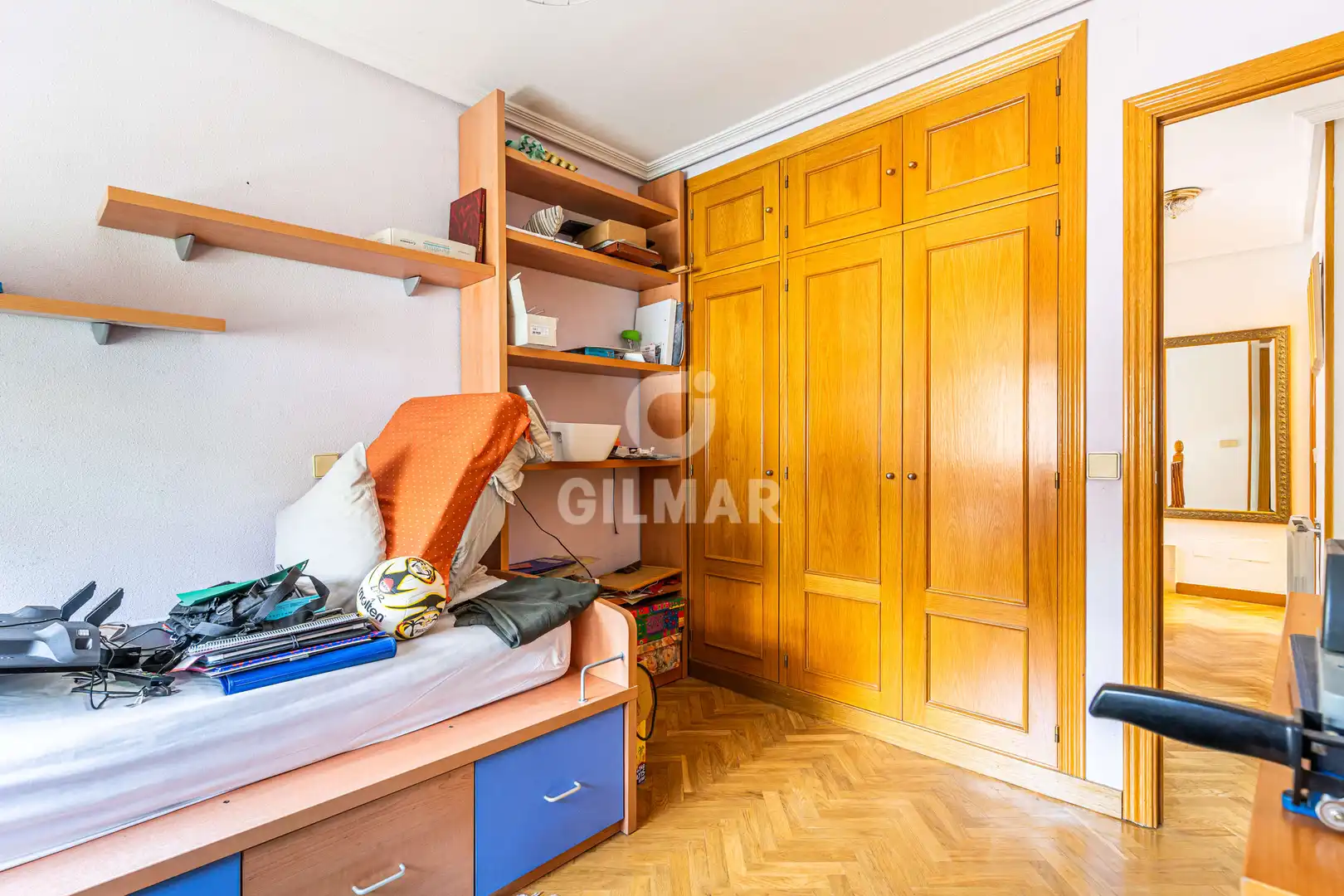Habitación de Casa adosada en venta en Madrid con Calefacción y Jardín privado