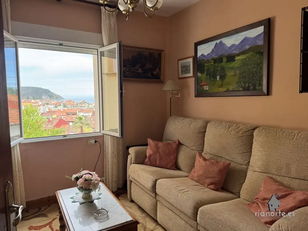Sala de estar de Piso en venta en Ribadesella con Calefacción
