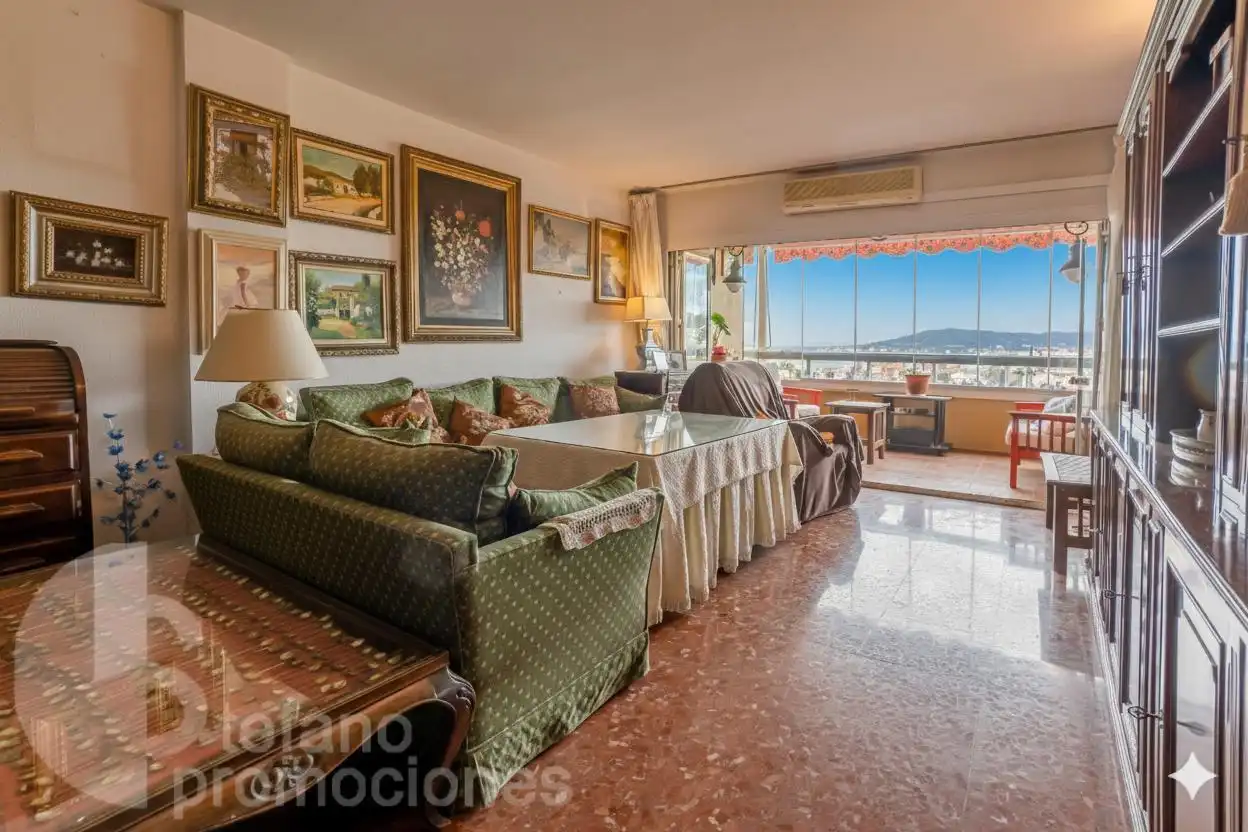 Living room of Flat for sale in Málaga  with Parquet flooring, Terrace and Storage room