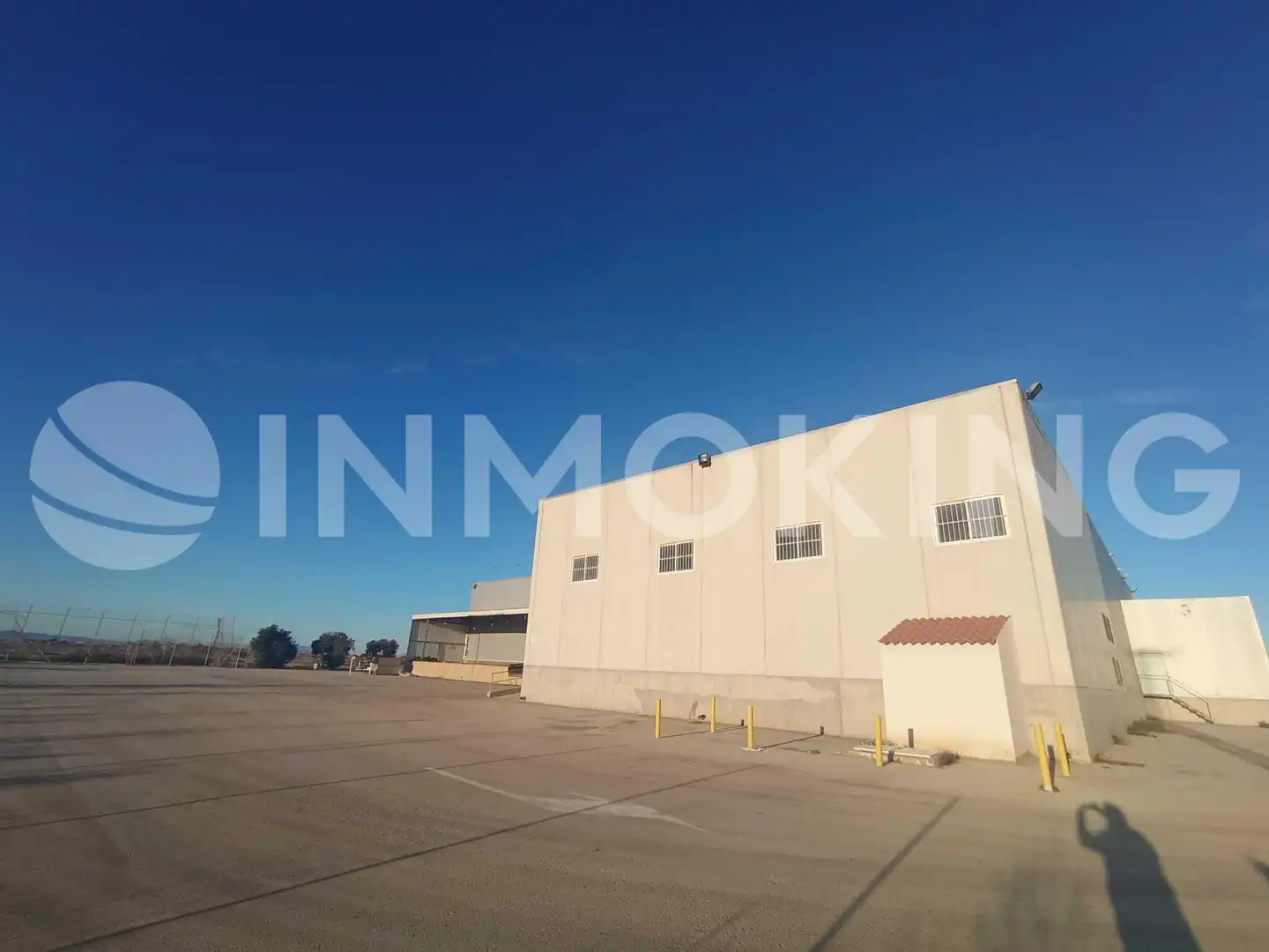 Vista exterior de Nave industrial en venta en Murcia con Alarma