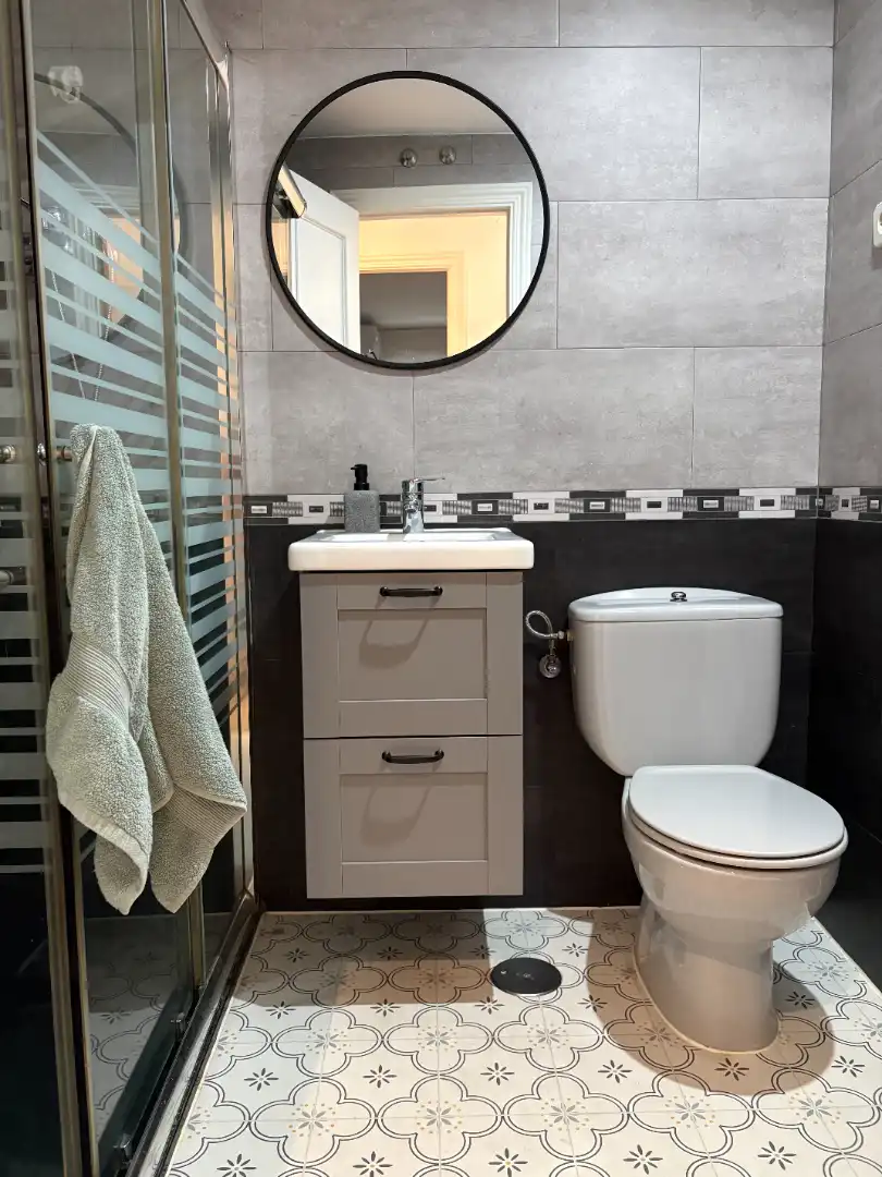 Baño de Piso de alquiler en Villanueva del Pardillo con Aire acondicionado, Calefacción y Parquet