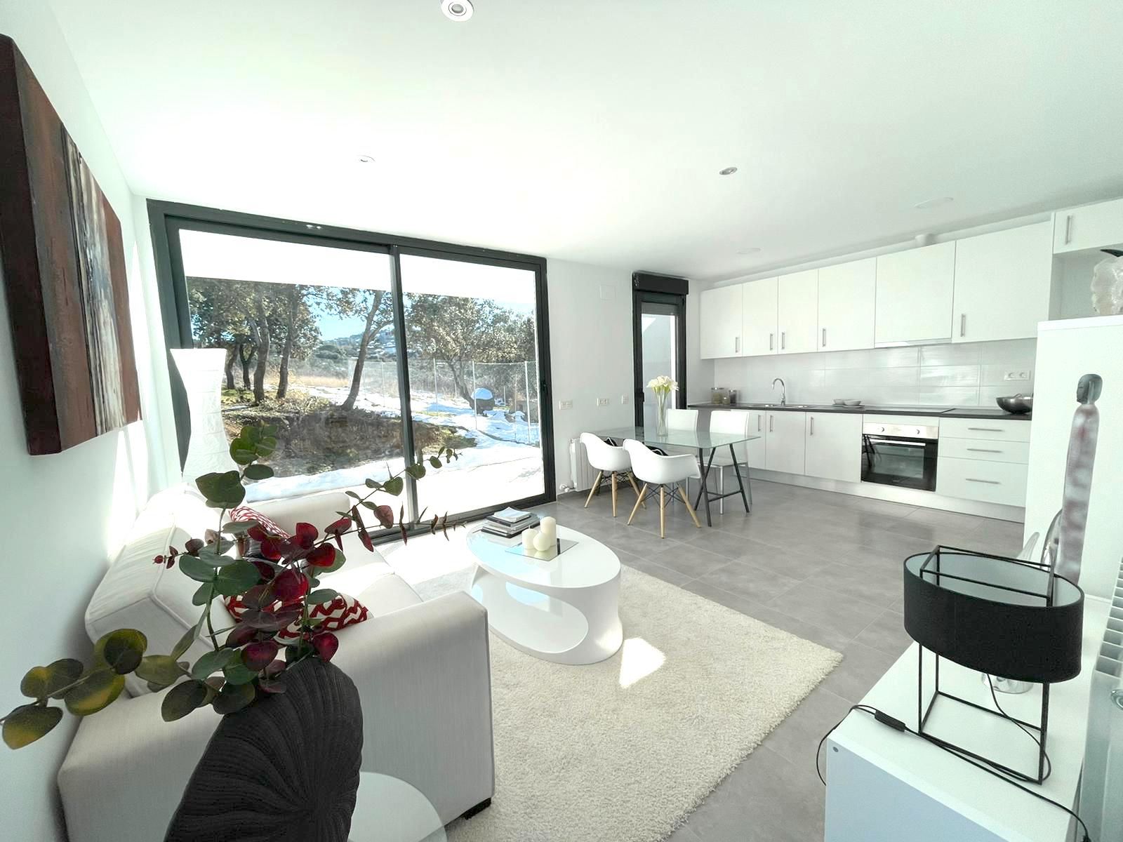Living room of Single-family semi-detached for sale in Vegas de Matute  with Heating, Private garden and Oven
