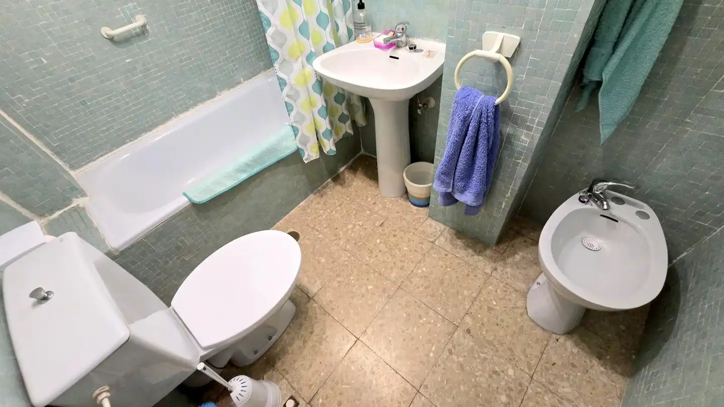 Bany de Apartament de lloguer en Gandia amb Terrassa i Moblat
