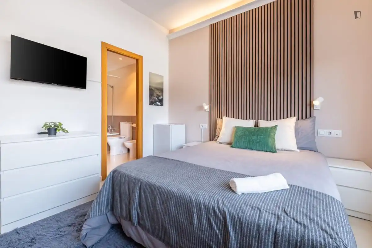 Dormitori de Apartament per a compartir en Alicante / Alacant amb Moblat, Forn i Rentadora