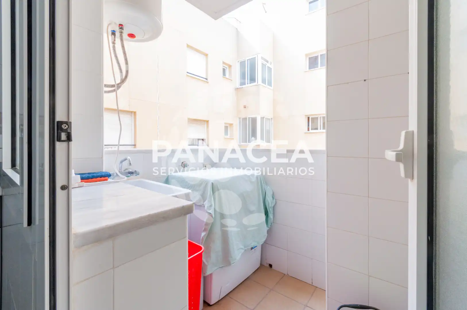 Terraza de Piso en venta en Roquetas de Mar con Amueblado, Horno y Lavadora