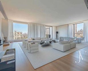 Living room of Flat for sale in  Madrid Capital  with Air Conditioner, Heating and Storage room