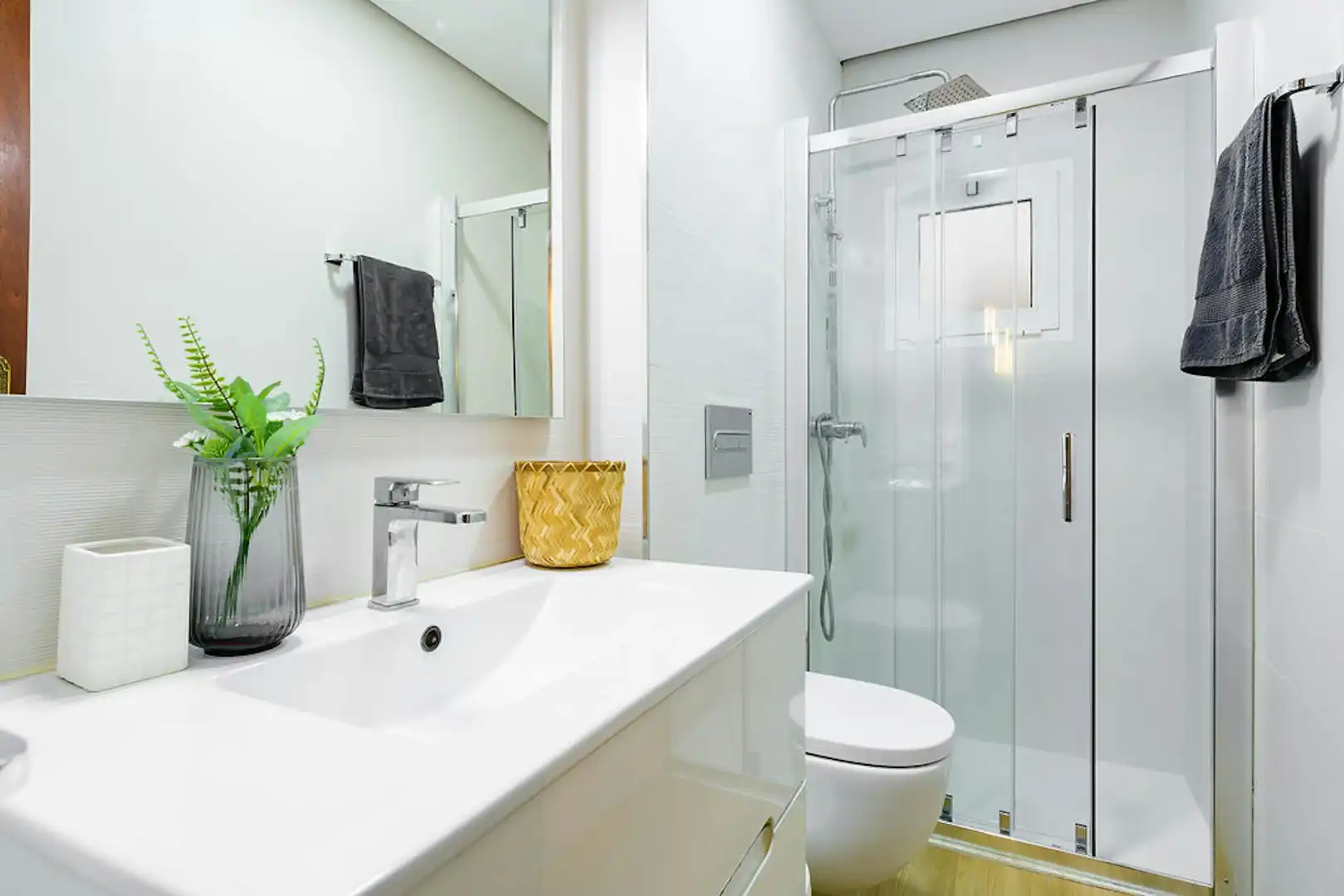 Baño de Piso para compartir en Valencia con Calefacción, Amueblado y Lavadora