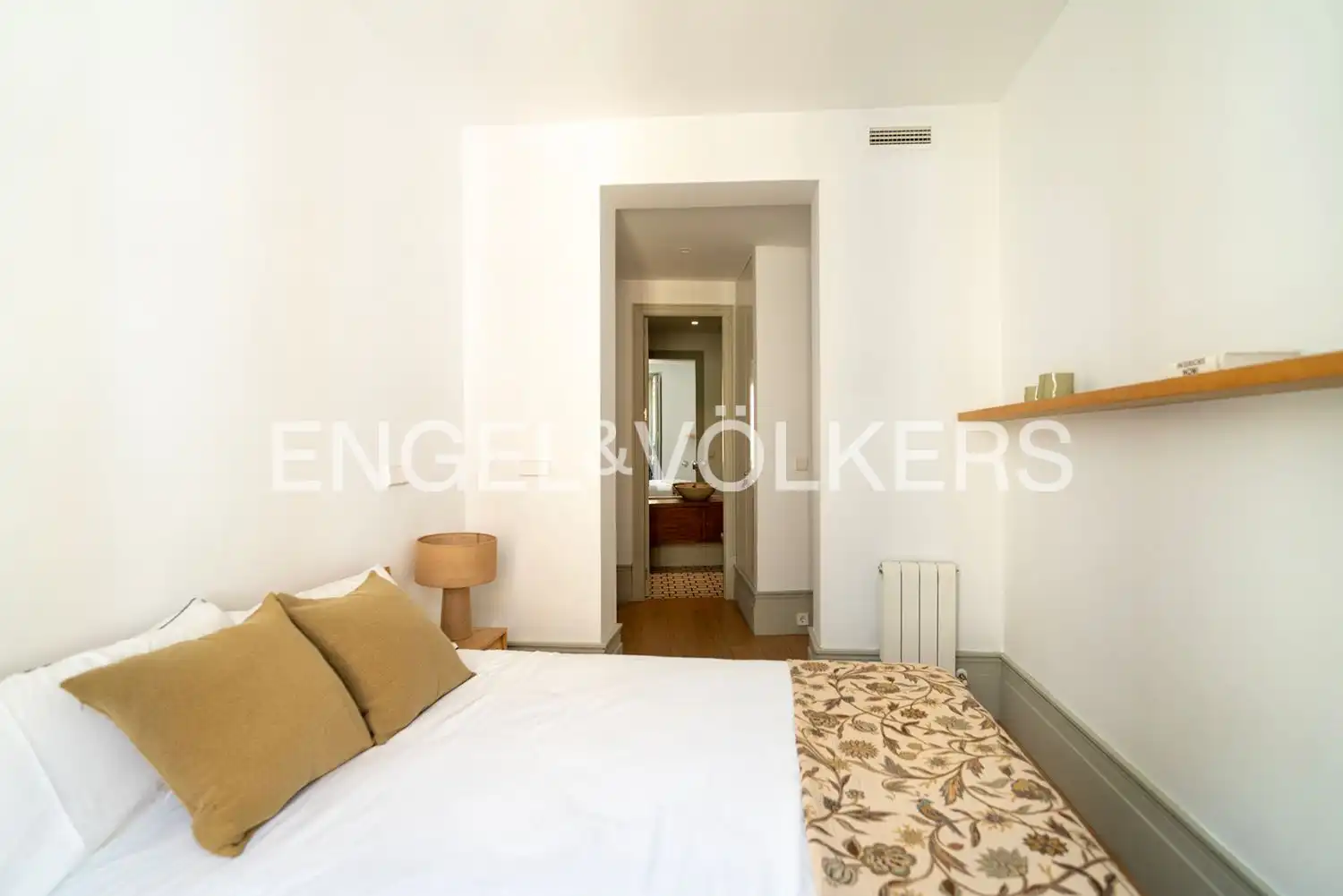 Schlafzimmer von Wohnung zur Miete in Madrid mit Klimaanlage, Heizung und Möbliert