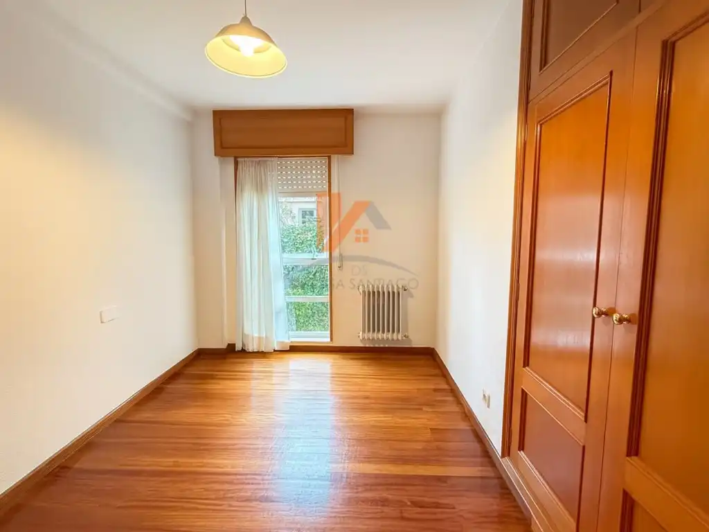 Habitación de Casa adosada en venta en Brión con Jardín privado, Terraza y Piscina