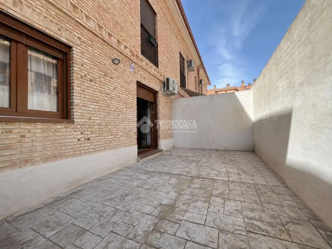 Casa aparellada amb jardí en venda a San Martín de la Vega, imagen 2