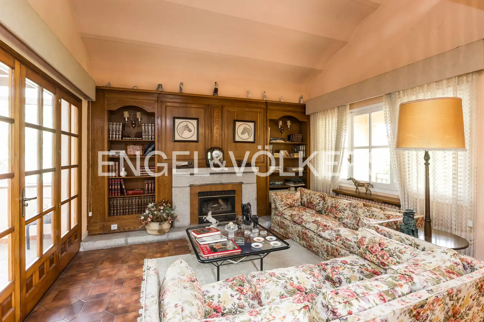 Sala d'estar de Casa o xalet en venda en Tres Cantos amb Calefacció, Jardí privat i Parquet
