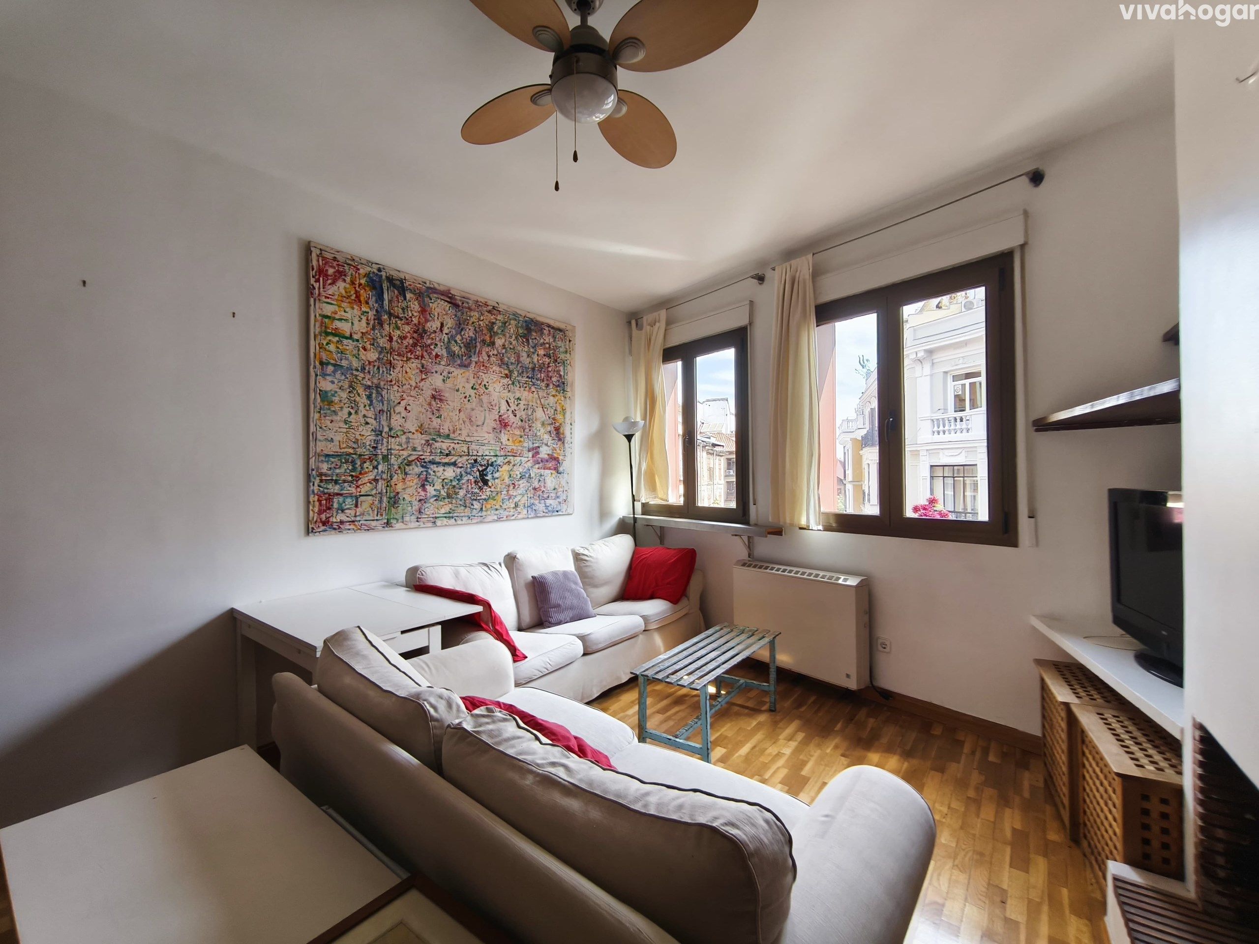 Living room of Flat to rent in  Madrid Capital  with Air Conditioner, Heating and Furnished
