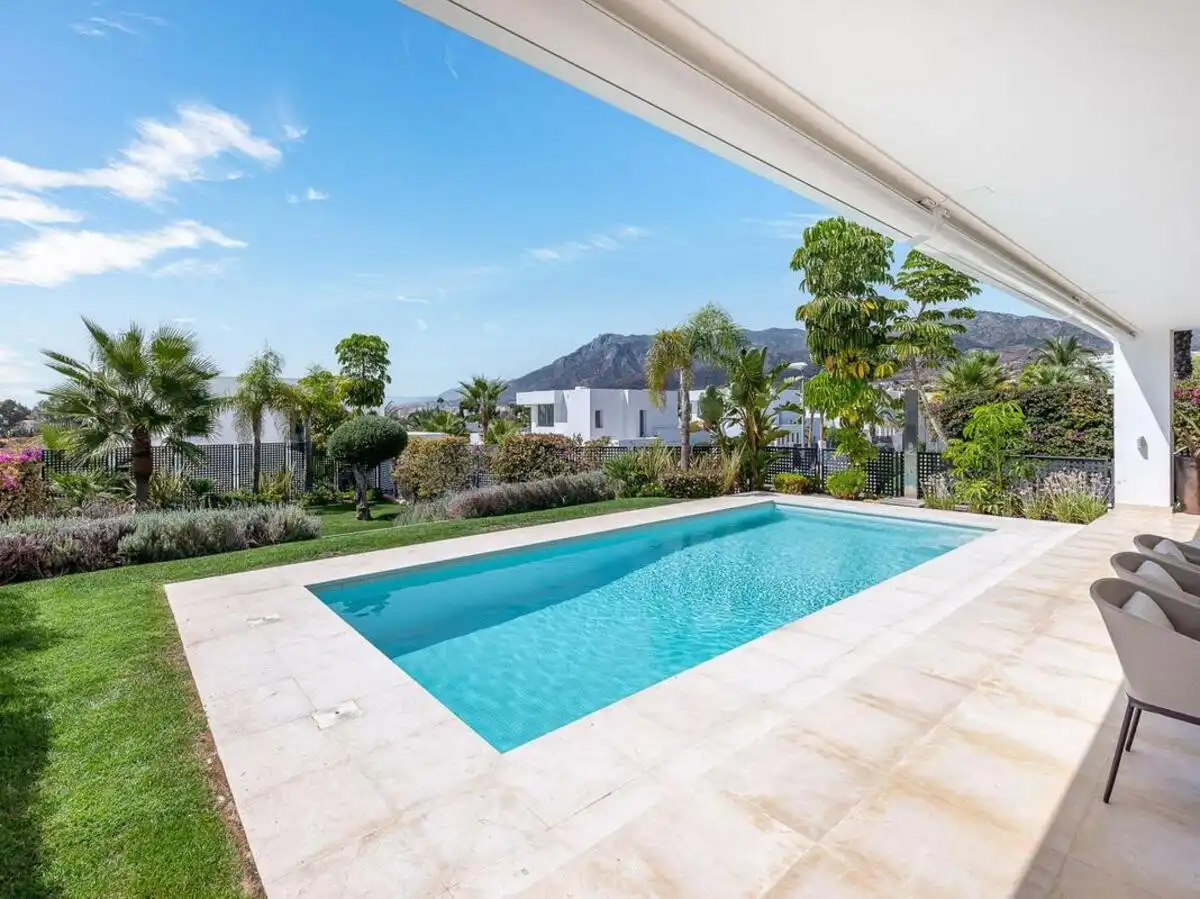 Swimming pool of Houses for rent in Rïo Real - Los Monteros
