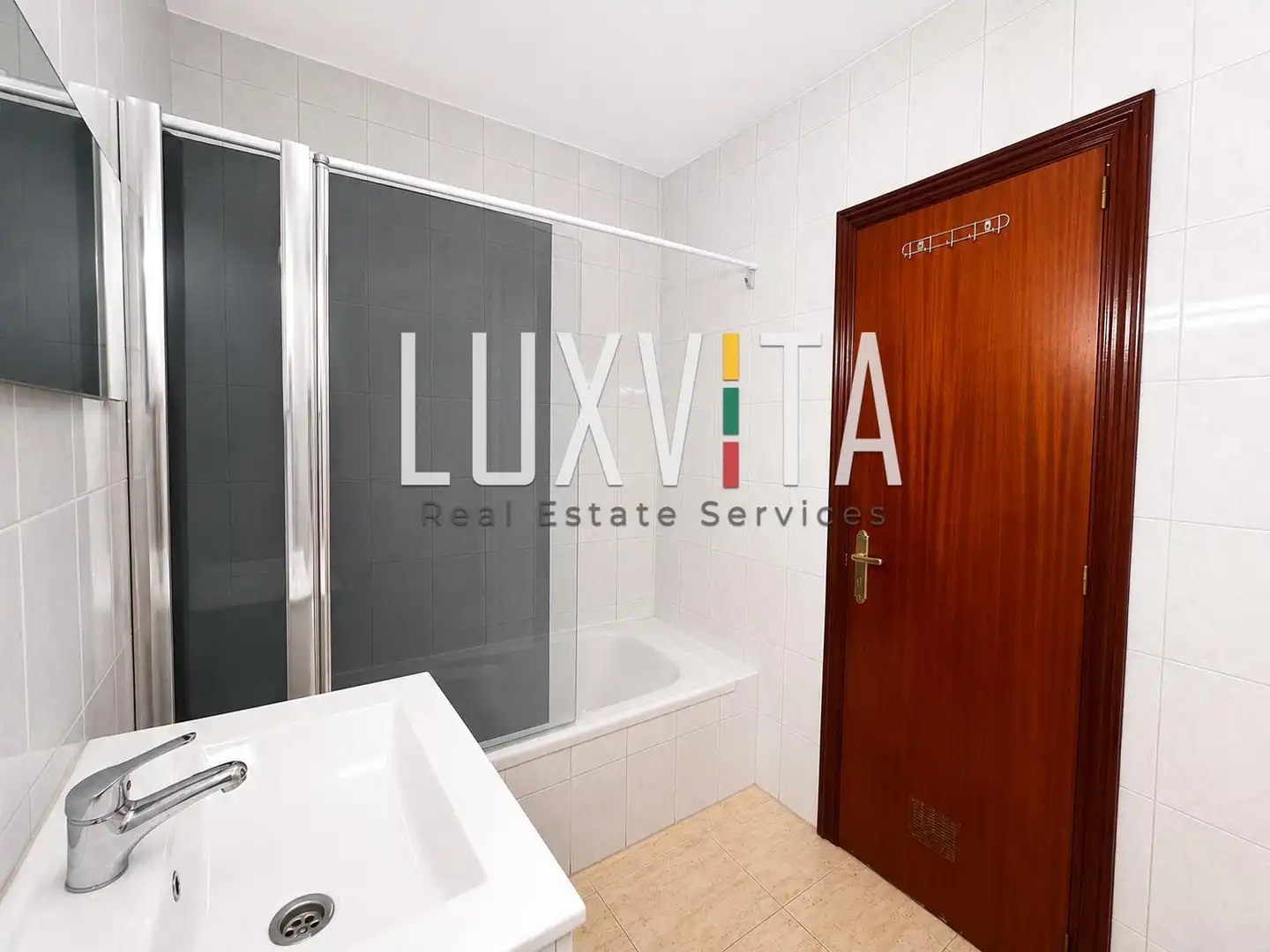 Baño de Apartamento en venta en Adeje con Amueblado y Piscina comunitaria