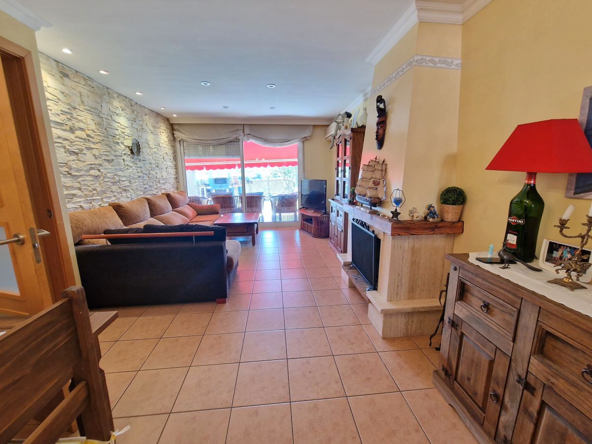 Living room of Single-family semi-detached for sale in Banyeres del Penedès  with Heating, Private garden and Terrace
